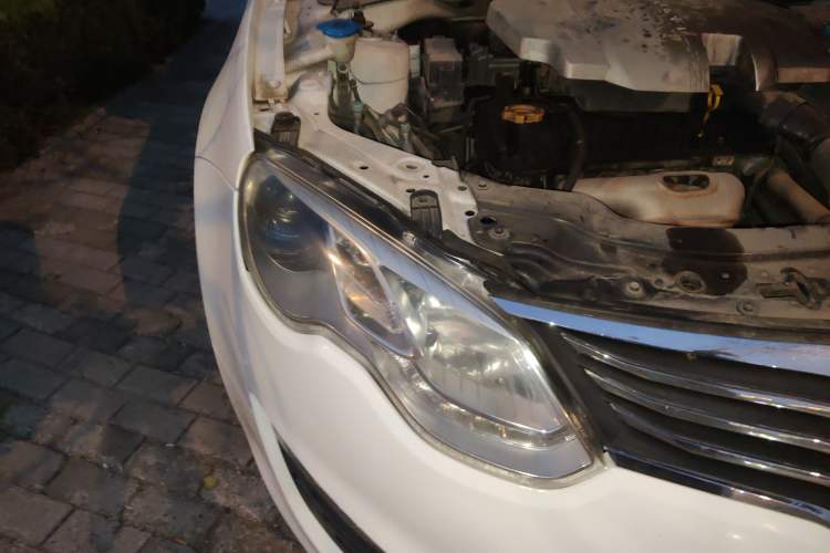 Used Roewe e550 2016 Deluxe Edition Right Front Headlight