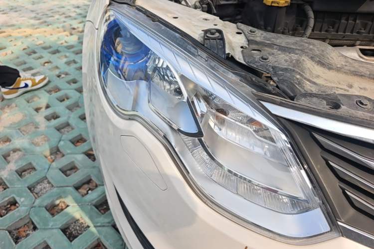 Used Roewe e550 2016 Flagship Edition Right Front Headlight