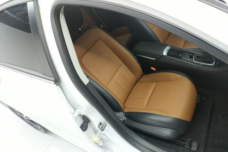 Used Roewe e550 2016 Deluxe Edition Right Front Seat
