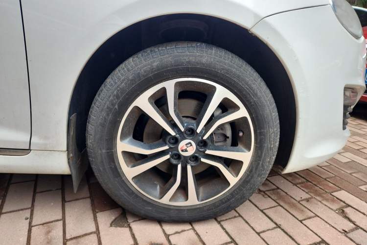 Used Roewe e550 2016 Deluxe Edition Right Front Wheel Hub