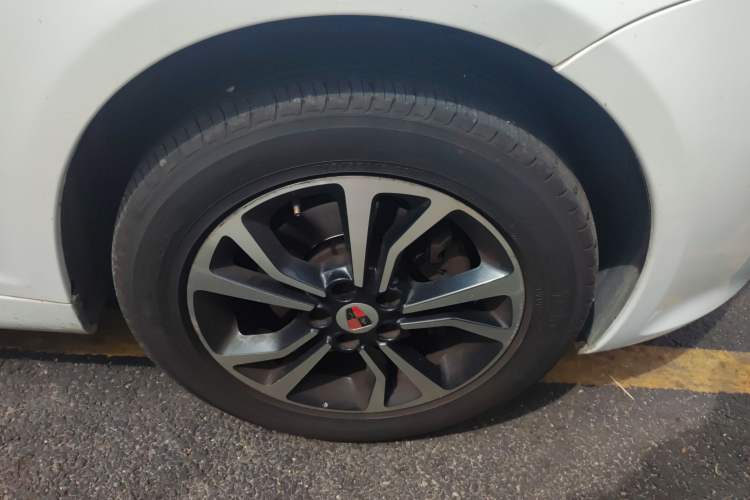 Used Roewe e550 2016 Deluxe Edition Right Front Wheel Hub