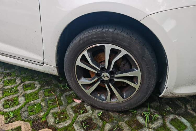 Used Roewe e550 2016 Deluxe Edition Right Front Wheel Hub
