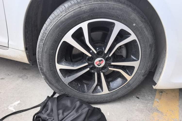 Used Roewe e550 2016 Deluxe Edition Right Front Wheel Hub