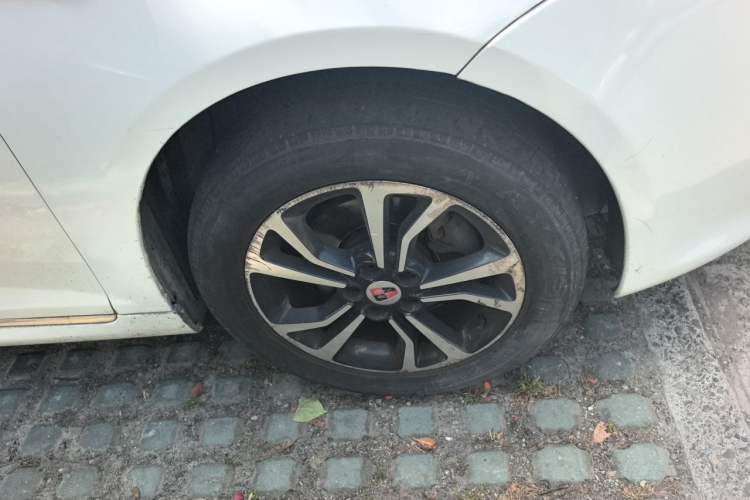 Used Roewe e550 2016 Deluxe Edition Right Front Wheel Hub