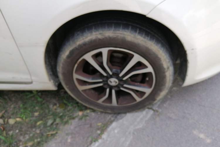 Used Roewe e550 2016 Deluxe Edition Right Front Wheel Hub