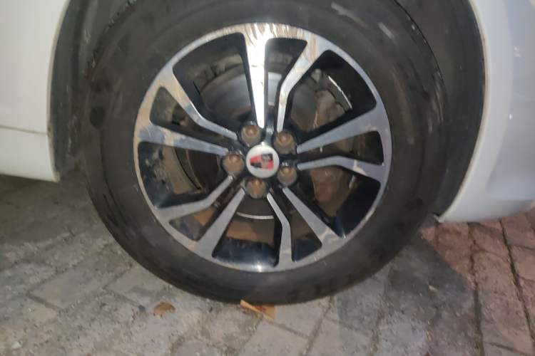 Used Roewe e550 2016 Deluxe Edition Right Front Wheel Hub