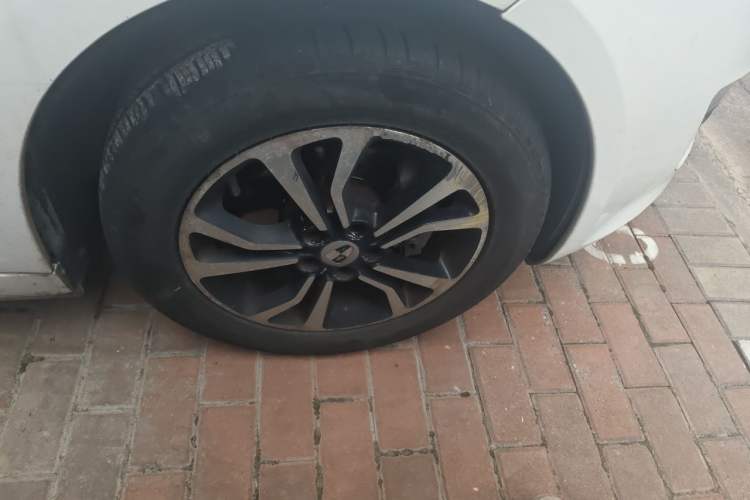 Used Roewe e550 2016 Deluxe Edition Right Front Wheel Hub