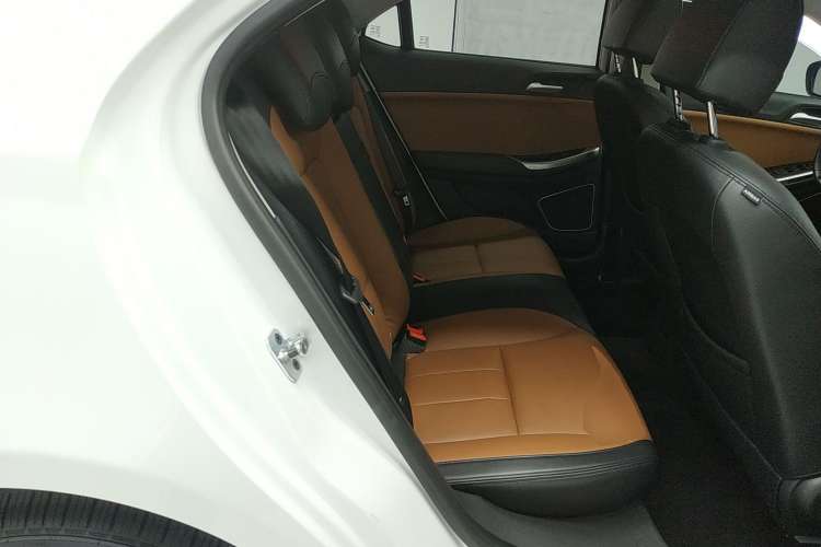 Used Roewe e550 2016 Deluxe Edition Right Rear Seat