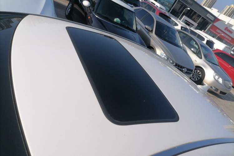 Used Roewe e550 2016 Deluxe Edition Roof