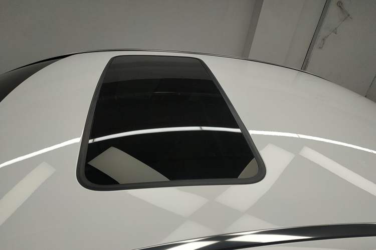 Used Roewe e550 2016 Deluxe Edition Roof