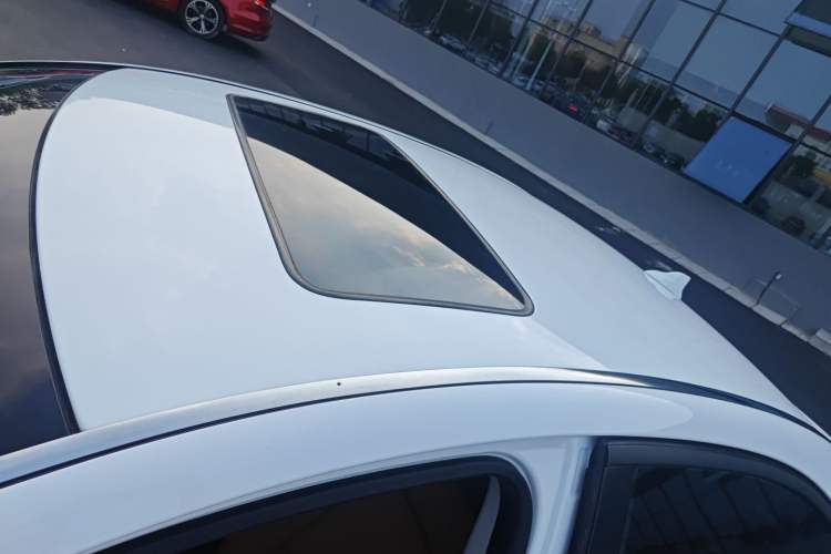 Used Roewe e550 2016 Deluxe Edition Roof