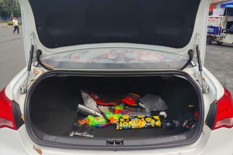 Used Roewe e550 2016 Deluxe Edition Trunk