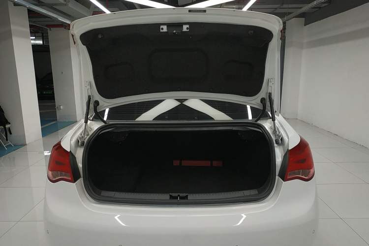 Used Roewe e550 2016 Deluxe Edition Trunk