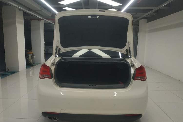 Used Roewe e550 2016 Deluxe Edition Trunk