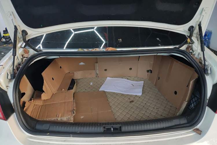Used Roewe e550 2016 Flagship Edition Trunk
