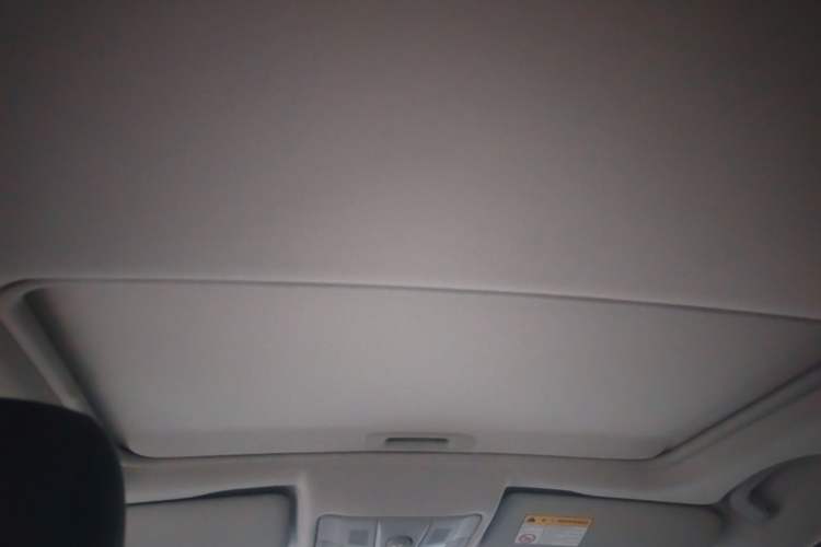 Used Roewe e550 2016 Deluxe Edition Headliner