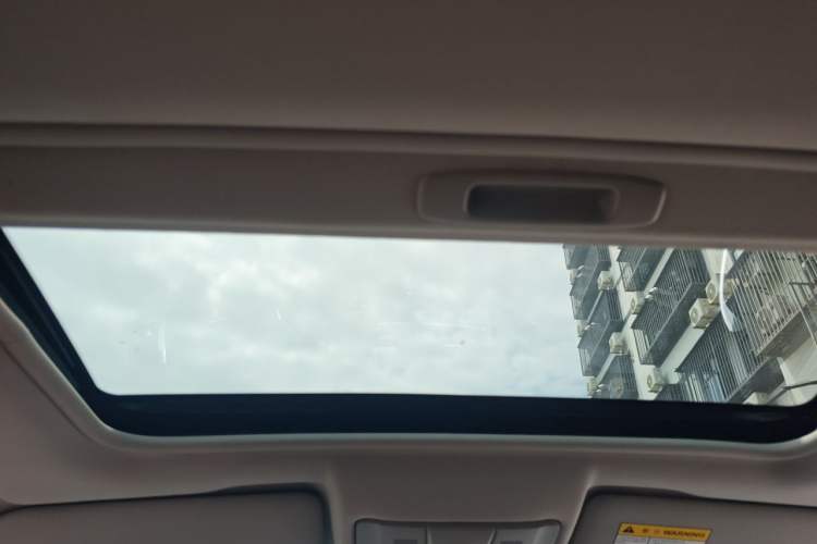 Used Roewe e550 2016 Deluxe Edition Headliner