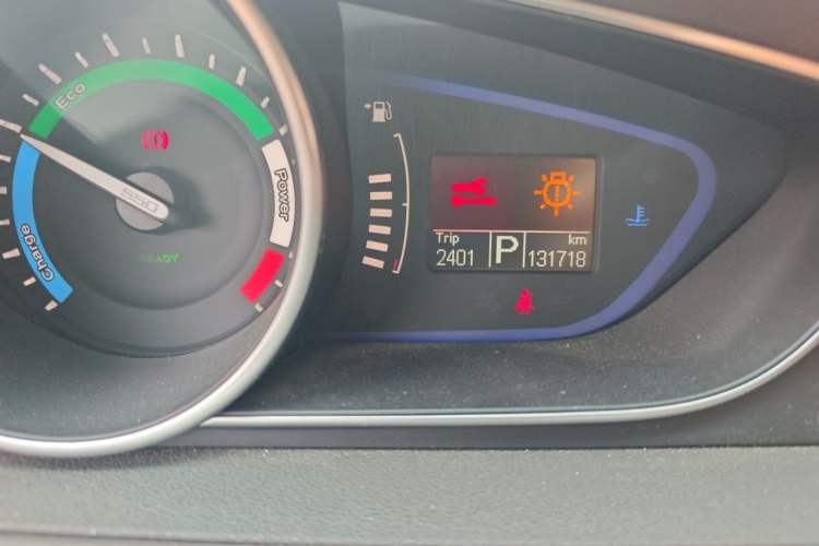 Used Roewe e550 2016 Deluxe Edition Odometer Close Up