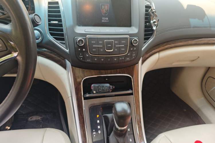 Used Roewe e950 2016 1.4T Luxury Edition Audio And AC Panel