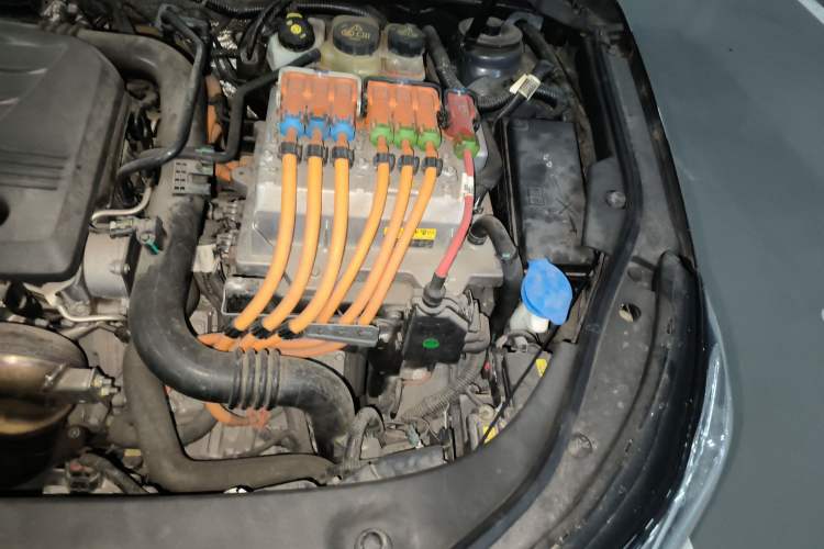 Used Roewe e950 2016 1.4T Luxury Edition Engine Bay Left