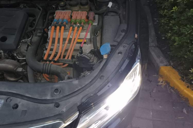 Used Roewe e950 2016 1.4T Luxury Edition Engine Bay Left