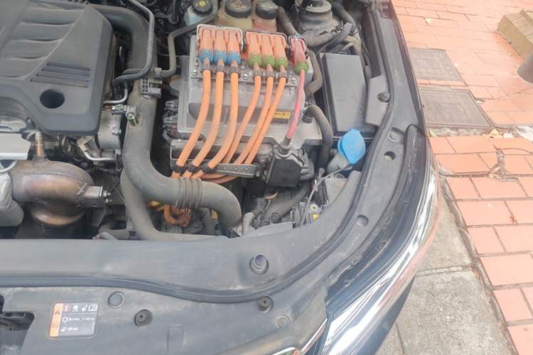 Used Roewe e950 2016 1.4T Executive Deluxe Edition Engine Bay Left