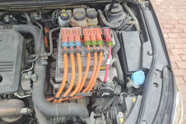 Used Roewe e950 2016 1.4T Luxury Edition Engine Bay Left