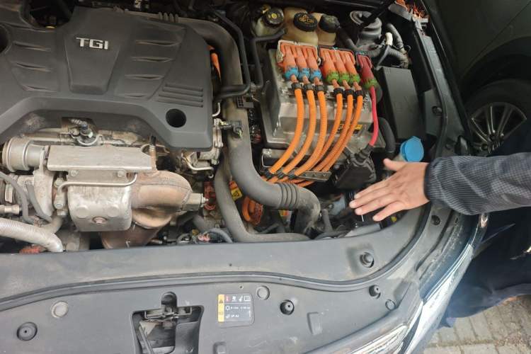 Used Roewe e950 2016 1.4T Luxury Edition Engine Bay Left