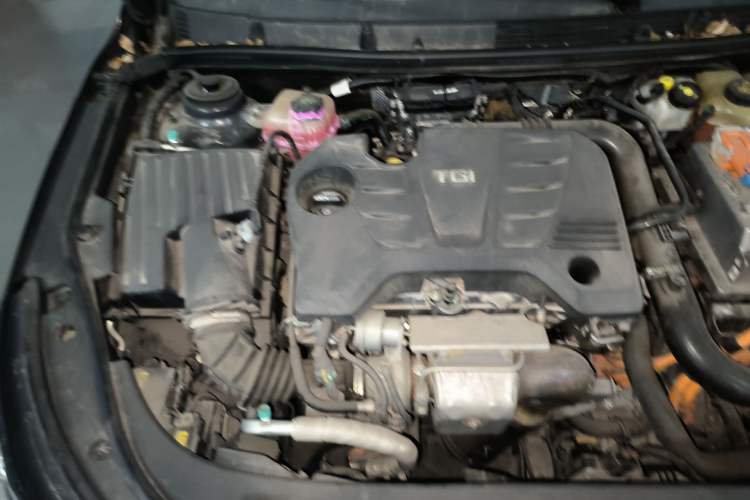 Used Roewe e950 2016 1.4T Luxury Edition Engine Bay Right