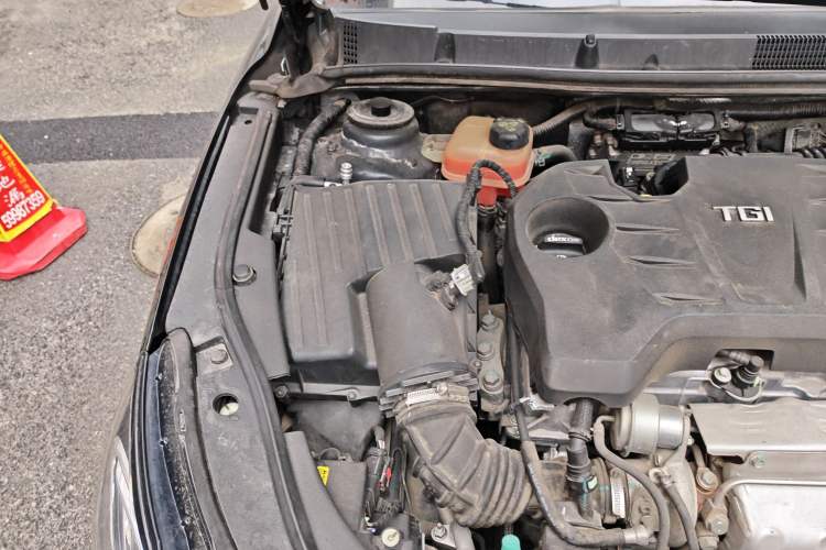Used Roewe e950 2016 1.4T Executive Deluxe Edition Engine Bay Right