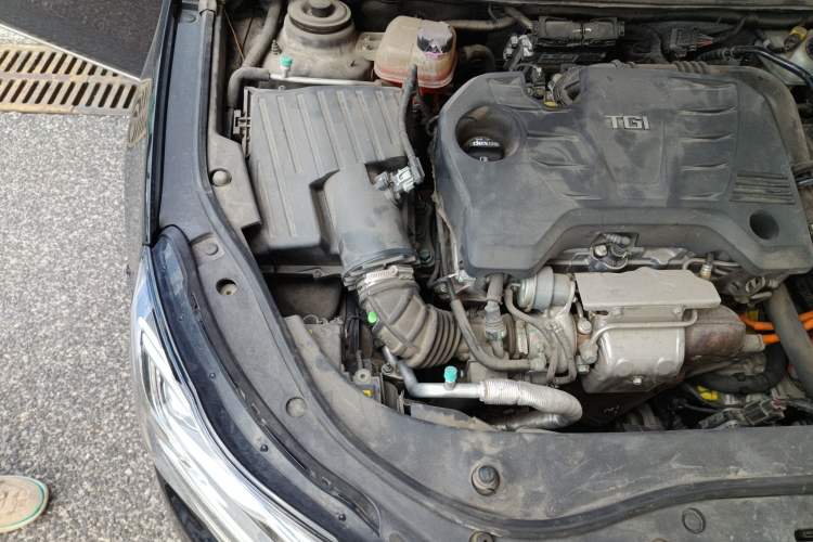 Used Roewe e950 2016 1.4T Executive Deluxe Edition Engine Bay Right
