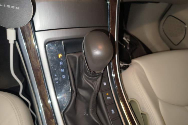 Used Roewe e950 2016 1.4T Luxury Edition Gear Lever