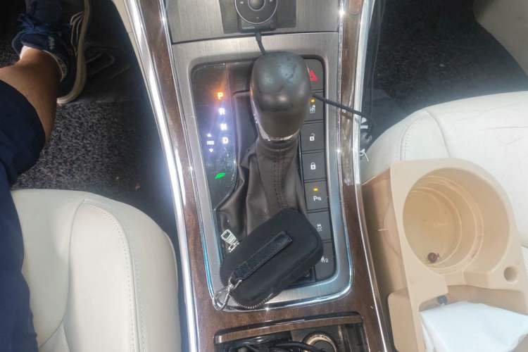 Used Roewe e950 2016 1.4T Executive Deluxe Edition Gear Lever