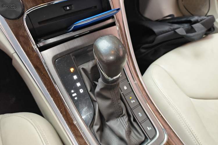 Used Roewe e950 2016 1.4T Executive Deluxe Edition Gear Lever