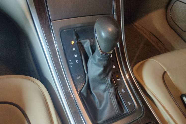 Used Roewe e950 2016 1.4T Luxury Edition Gear Lever