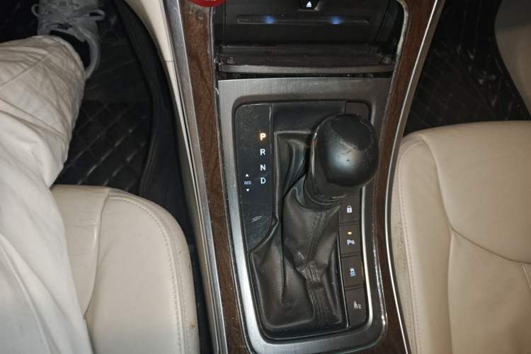 Used Roewe e950 2016 1.4T Luxury Edition Gear Lever