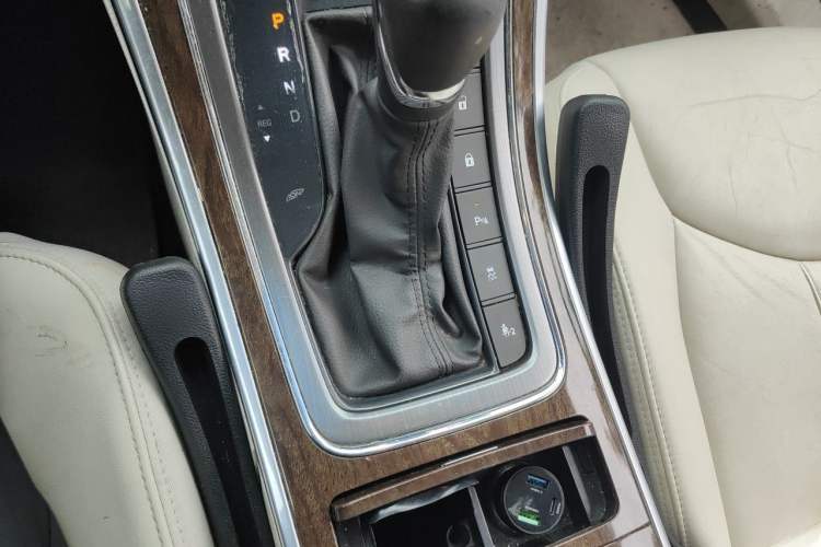 Used Roewe e950 2016 1.4T Luxury Edition Gear Lever