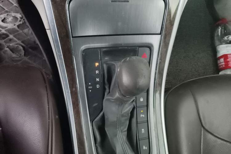 Used Roewe e950 2016 1.4T Luxury Edition Gear Lever