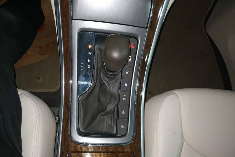 Used Roewe e950 2016 1.4T Luxury Edition Gear Lever