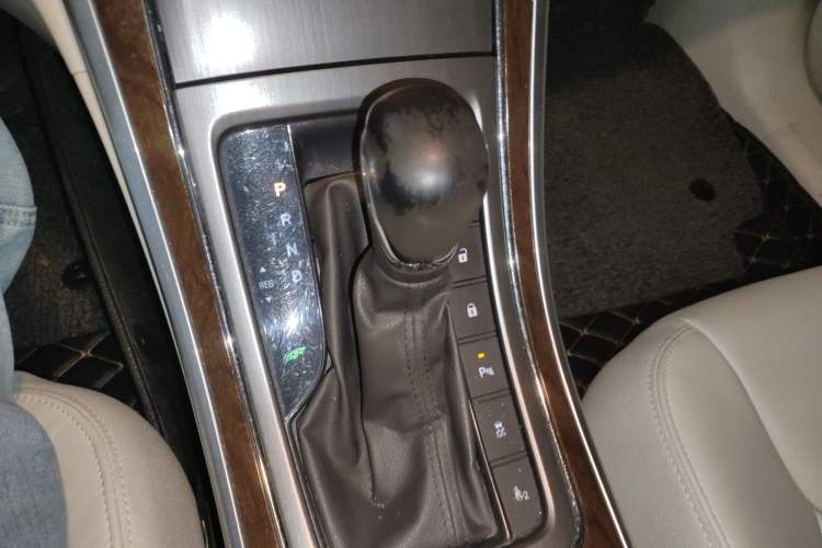 Used Roewe e950 2016 1.4T Luxury Edition Gear Lever