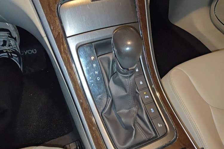 Used Roewe e950 2016 1.4T Luxury Edition Gear Lever
