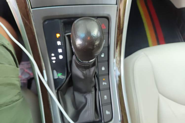 Used Roewe e950 2016 1.4T Luxury Edition Gear Lever