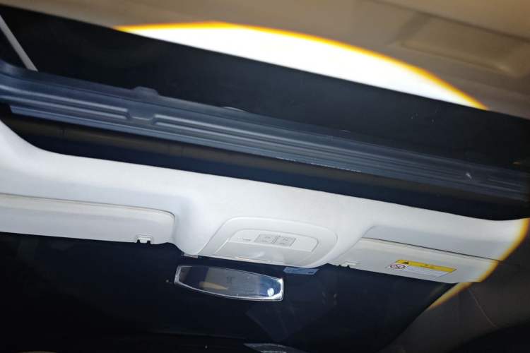 Used Roewe e950 2016 1.4T Luxury Edition Headliner