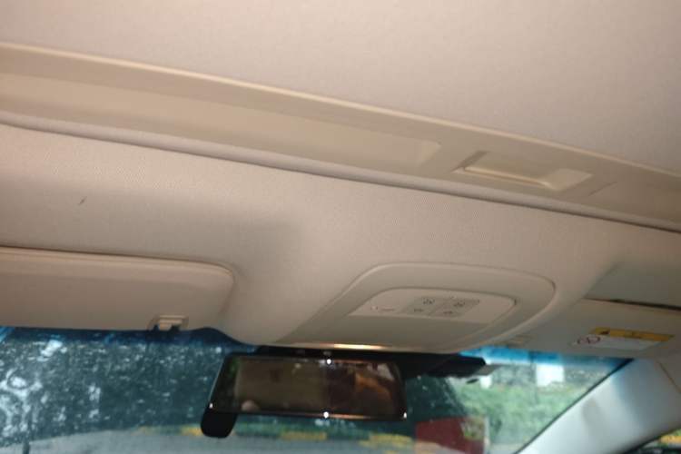 Used Roewe e950 2016 1.4T Luxury Edition Headliner