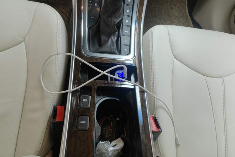 Used Roewe e950 2016 1.4T Luxury Edition Interior 3