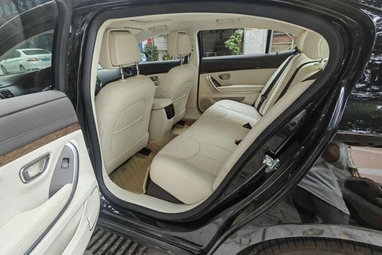 Used Roewe e950 2016 1.4T Luxury Edition Interior 5