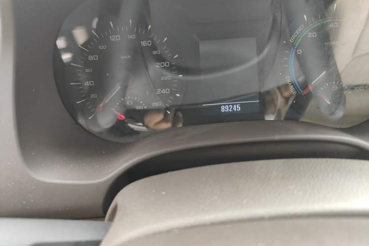 Used Roewe e950 2016 1.4T Luxury Edition Odometer Close Up