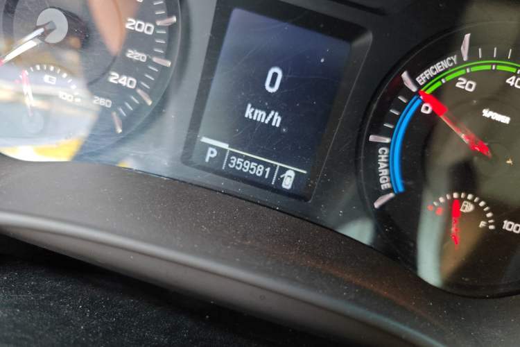 Used Roewe e950 2016 1.4T Luxury Edition Odometer Close Up
