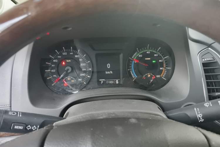 Used Roewe e950 2016 1.4T Luxury Edition Odometer Close Up