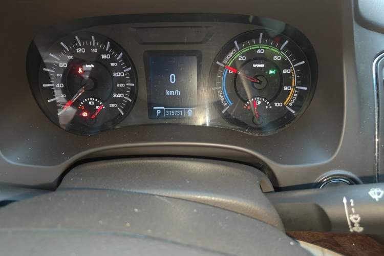 Used Roewe e950 2016 1.4T Luxury Edition Odometer Close Up